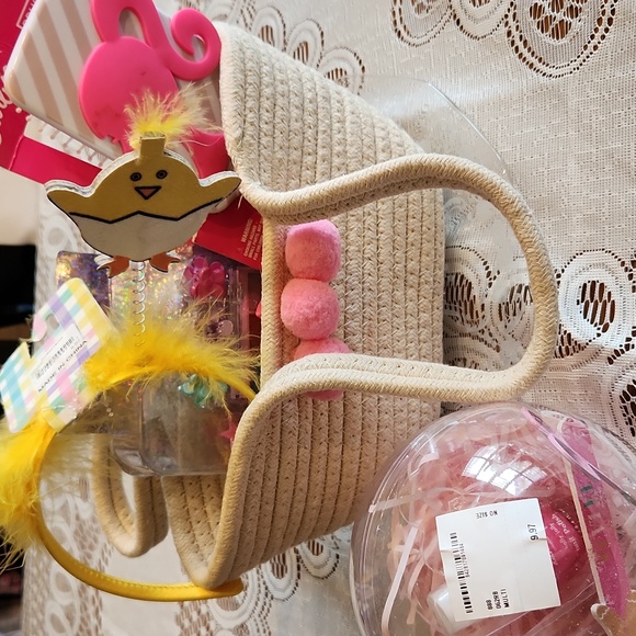 Giveaway,  Easter , Barbie Pink and Cream Party Favors Set - Picture 2 of 2